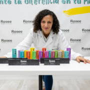 Rocío Garrido durante su entrevista con Granada Hoy, representando la esencia de Rosee.