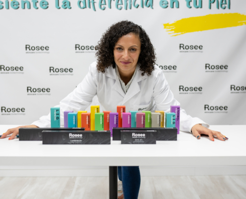 Rocío Garrido durante su entrevista con Granada Hoy, representando la esencia de Rosee.